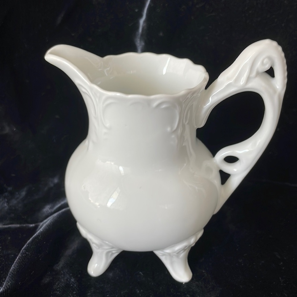 Kaldun & Bogle footed white creamer rare - Picture 1 of 6